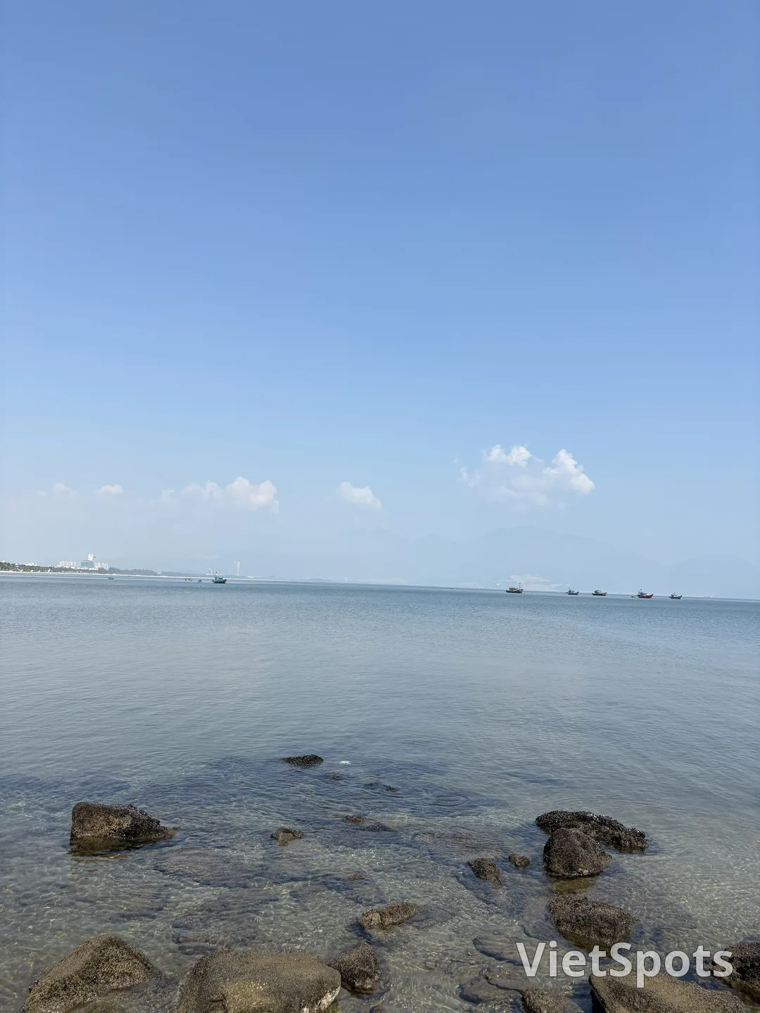Morning by the Da Nang sea