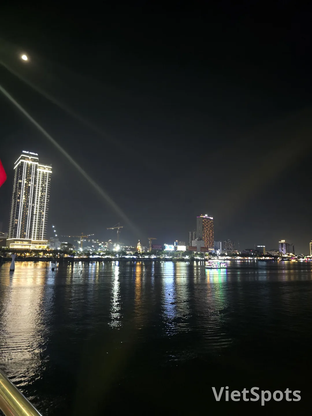 มาเดินเที่ยวชมวิวยามค่ำคืนของแม่น้ำฮันกันเถอะ Han River Bridge Cầu Sông Hàn