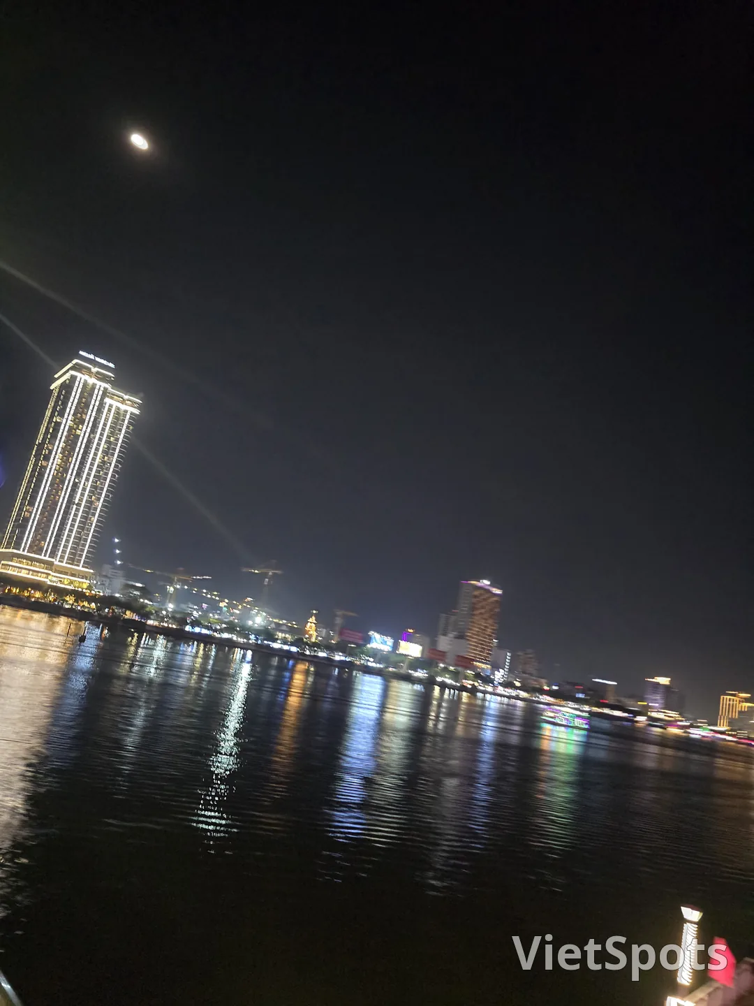 มาเดินเที่ยวชมวิวยามค่ำคืนของแม่น้ำฮันกันเถอะ Han River Bridge Cầu Sông Hàn