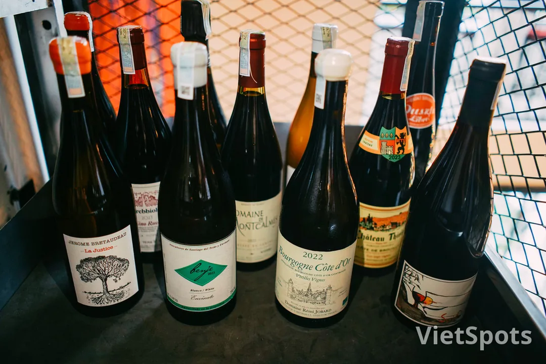 🍷 Gụ Wine Bistro – フレンチビストロ & ナチュラルワイン、超リラックス、ミーキービーチ近く