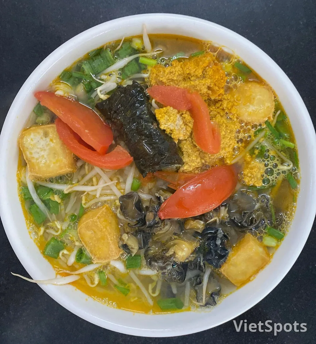 🍜 西湖馆 – 河内风味烤肉米线与蟹肉螺肉酸汤米线