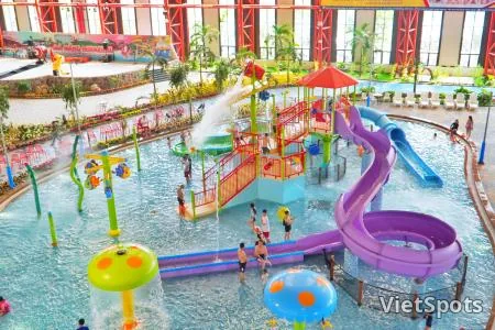 雨天休闲角落：探索美卡月基达南的室内水上乐园和正宗日式温泉