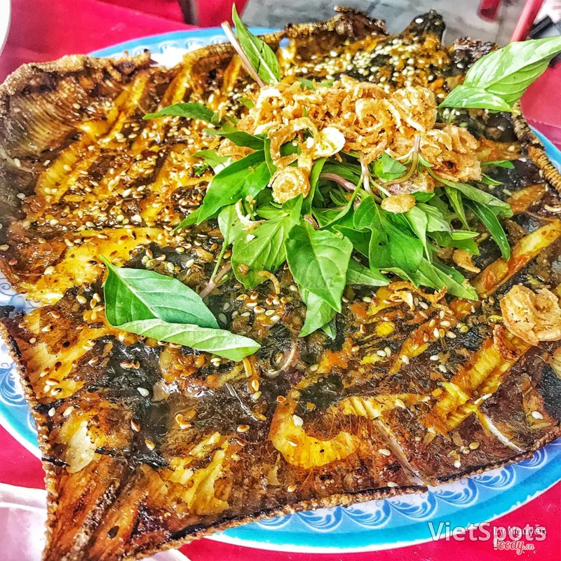 🐟 DA NANG GRILLED STINGRAY: THE "UNBEATABLE" NIGHT DRINKING SNACK, SPICY AND RICH IN FLAVOR AMID THE SOUND OF SEA WAVES 🌊🔥