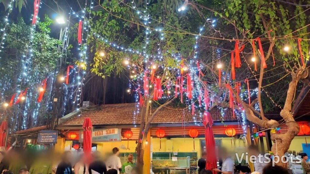 Mộc Quán Seafood Da Nang — fresh seafood you pick from the tank, cooked right on the spot (a Michelin-recognized restaurant)