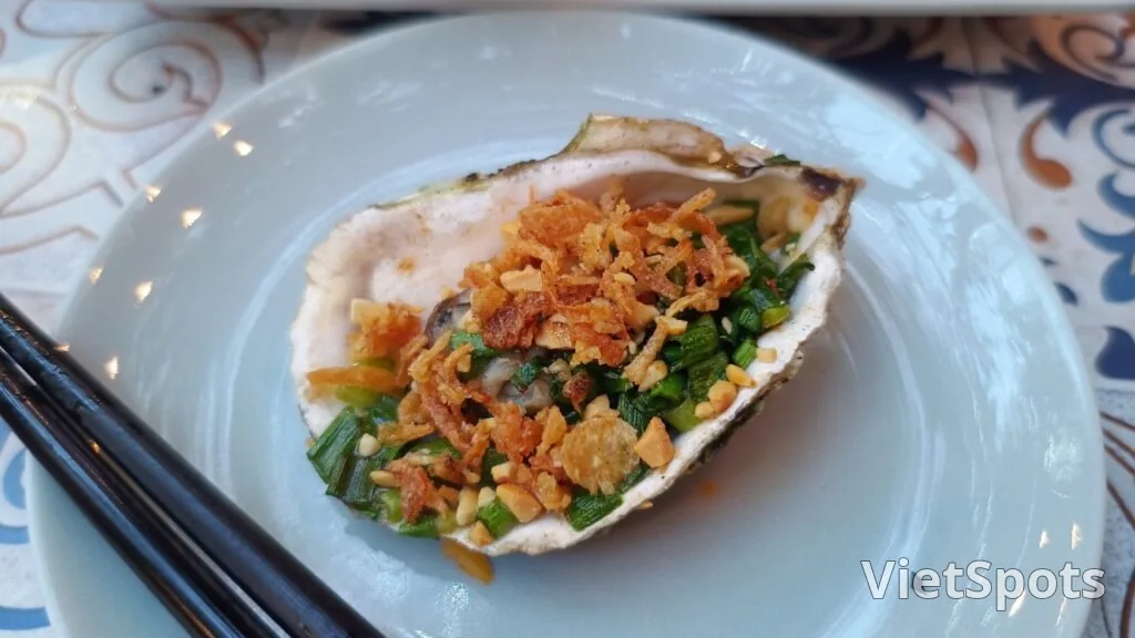 Mộc Quán Seafood Da Nang — fresh seafood you pick from the tank, cooked right on the spot (a Michelin-recognized restaurant)