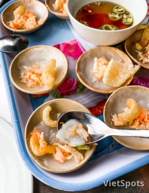दा नांग में ज़रूर खाने लायक एक स्थानीय भोजन 🍜