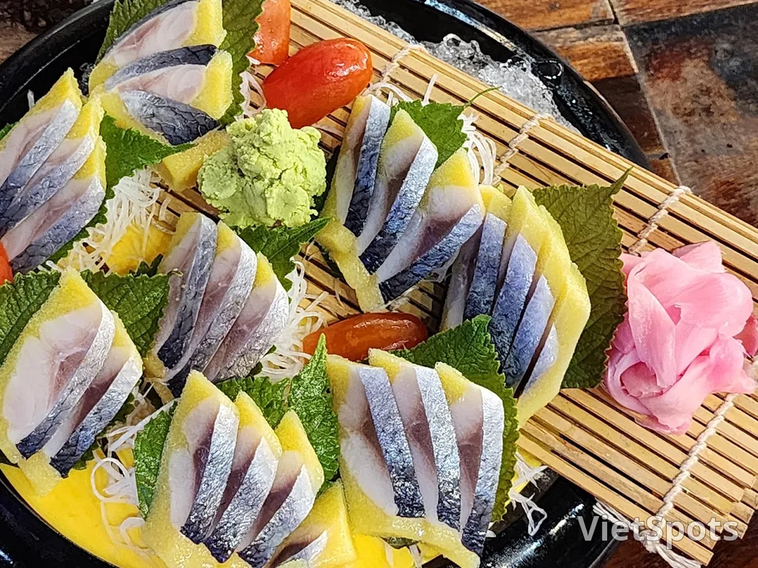 ร้านเหมื่อยเรา – ยำปลาเฮร์ริงและอาหารทะเลสด 🐟 ร้านนั่งดื่มที่คนดานังหลงรัก