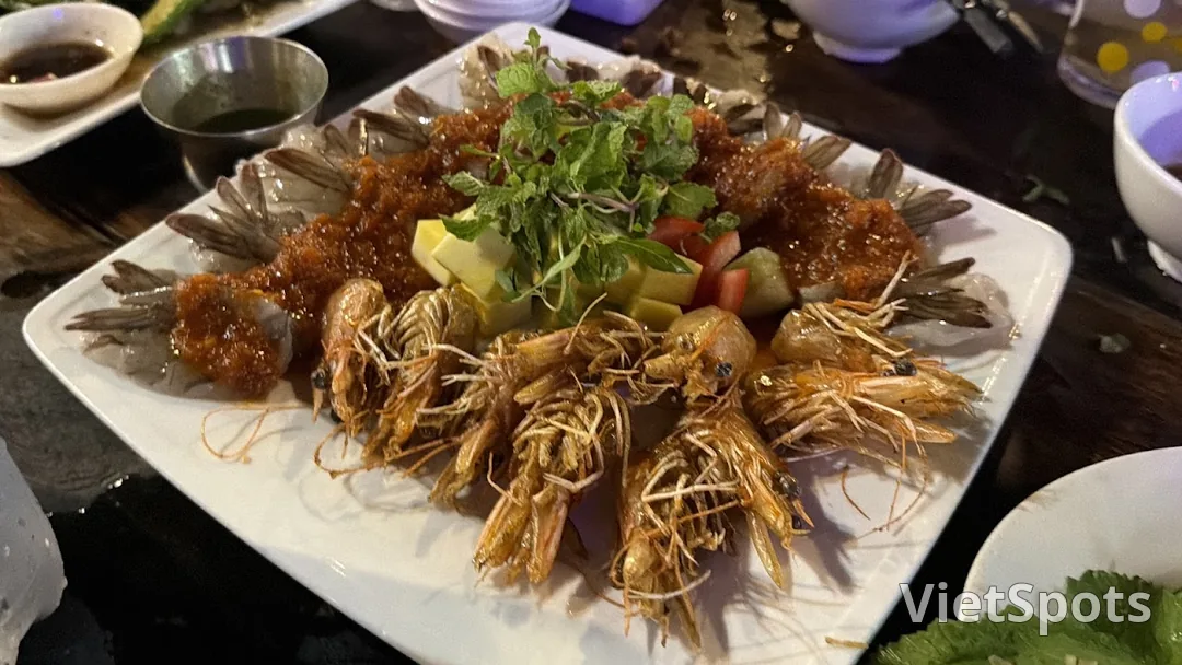 ร้านเหมื่อยเรา – ยำปลาเฮร์ริงและอาหารทะเลสด 🐟 ร้านนั่งดื่มที่คนดานังหลงรัก
