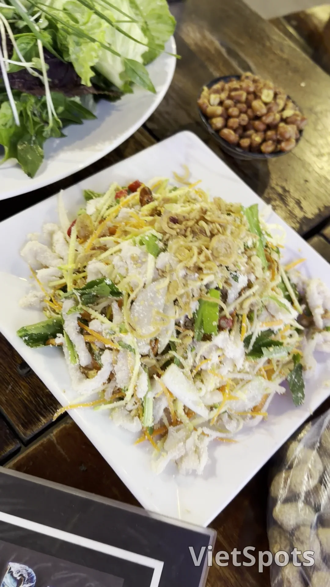 ร้านเหมื่อยเรา – ยำปลาเฮร์ริงและอาหารทะเลสด 🐟 ร้านนั่งดื่มที่คนดานังหลงรัก