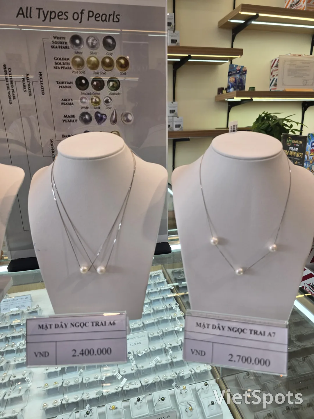 ๐ป๐ณ Buying pearls at Avance Lounge