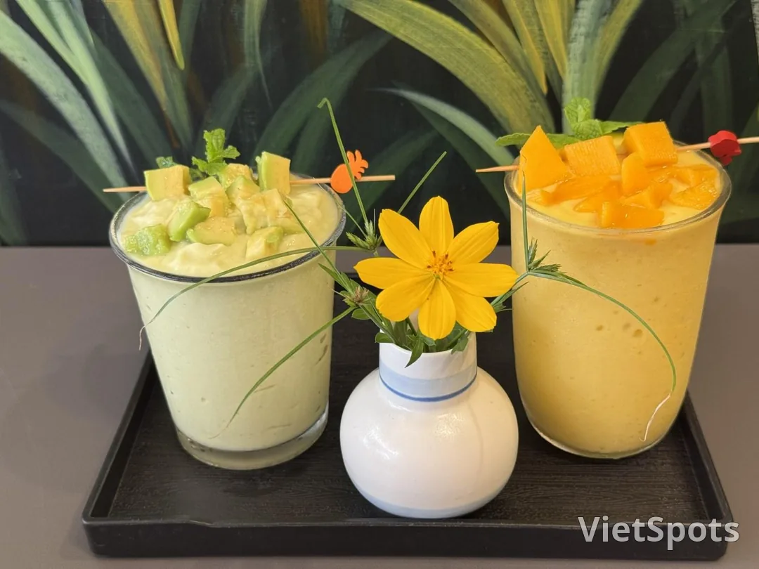 🥤 BEAT THE SUMMER HEAT WITH FRESH FRUIT JUICES & SMOOTHIES IN DA NANG
