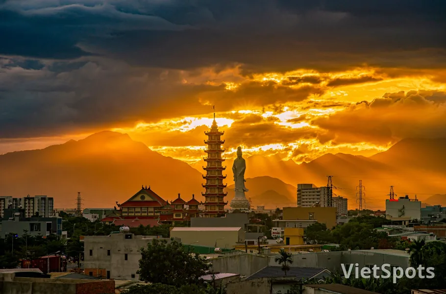 🏨 6 Things to Check Before the Photos When Booking a Hotel in Da Nang