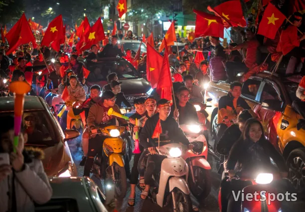 베트남과 축구 ⚽ 4부 : 베트남은 축구에서 이기면 왜 거리 전체가 축제장이 될까? ⚽🎉
