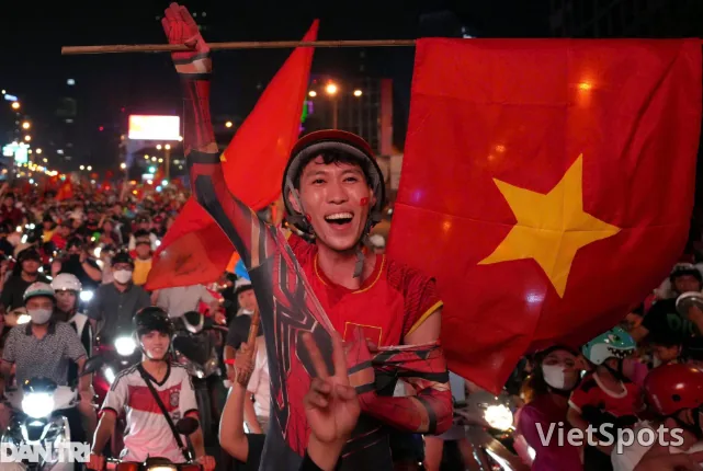 베트남과 축구 ⚽ 4부 : 베트남은 축구에서 이기면 왜 거리 전체가 축제장이 될까? ⚽🎉