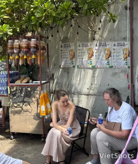 🥖🧀 Must-try cheese bánh mì spot at My Khe Beach - Sails Banh Mi (Bánh mì SAILS AND SKEWERS)