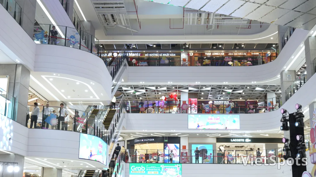 🛍️ From shopping to great restaurants and even a movie theater, all in one place! 'AEON Mall', the huge shopping mall that opened in Da Nang!🎬
