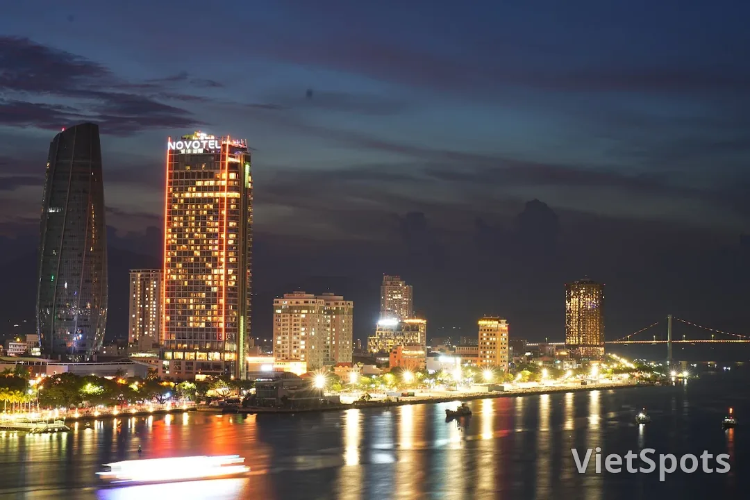 本以为只是出逃躲清静,谁知竟在MELIÁ VINPEARL DANANG RIVERFRONT被宠得像皇室一样!🌟✨