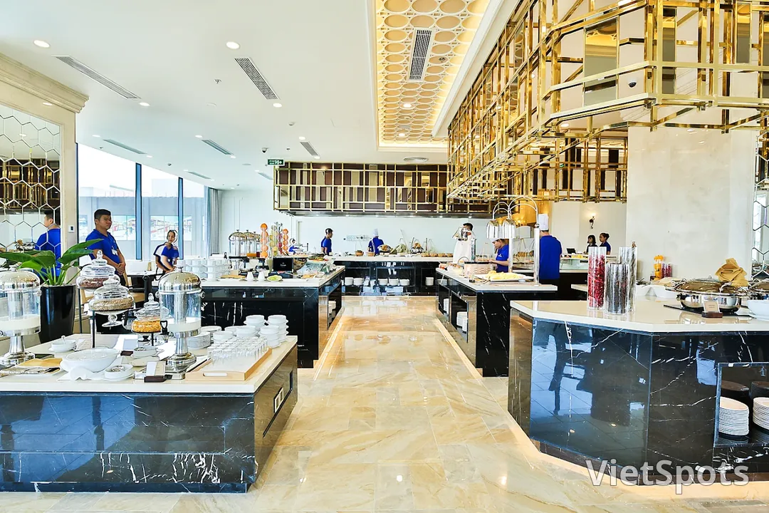 本以为只是出逃躲清静,谁知竟在MELIÁ VINPEARL DANANG RIVERFRONT被宠得像皇室一样!🌟✨