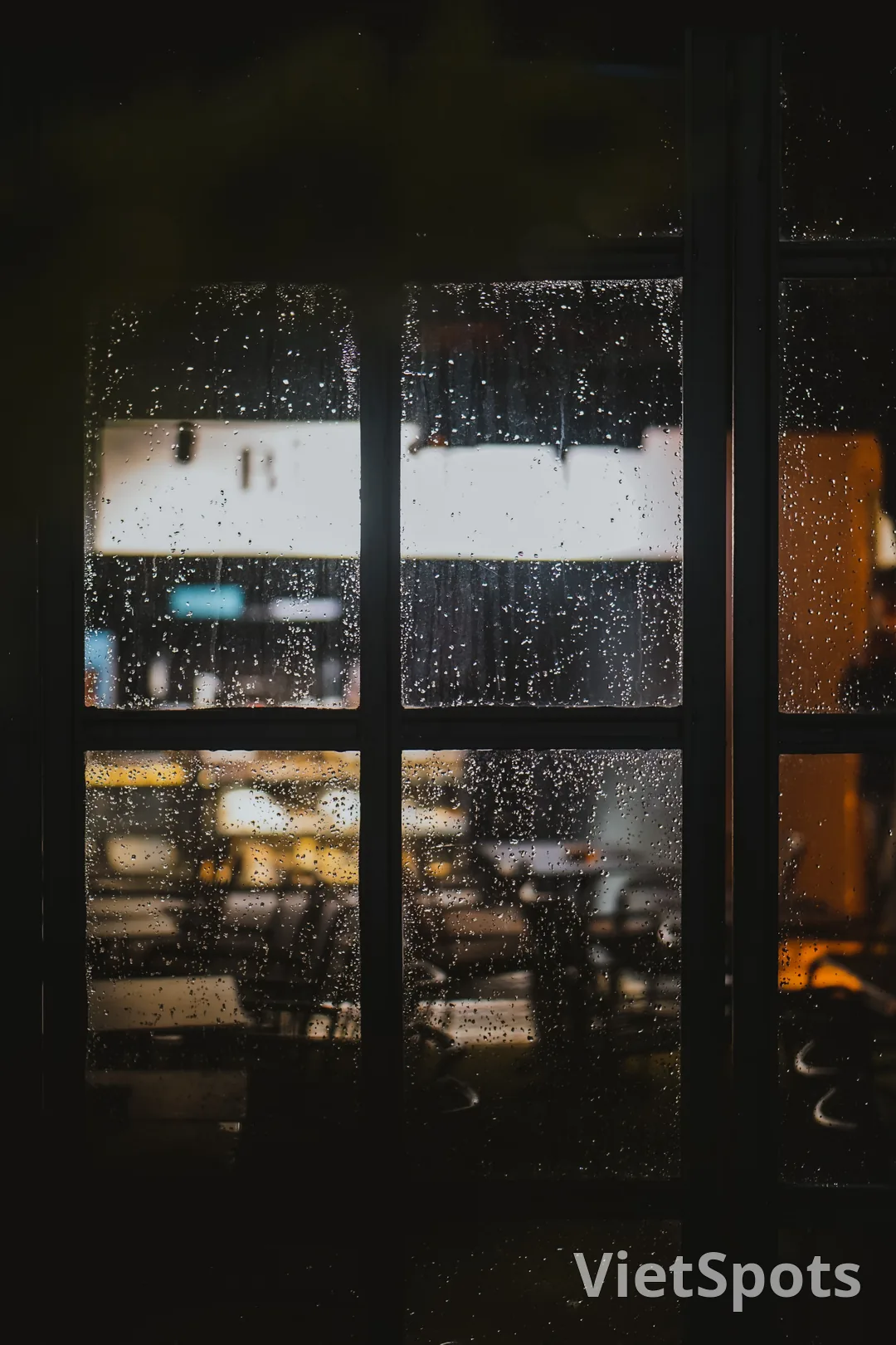 What should I do in Da Nang when it rains during the rainy season? ☔