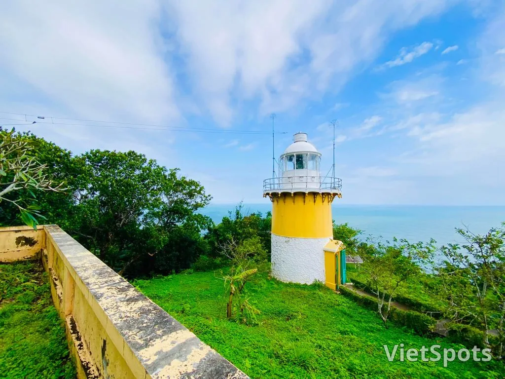 Tien Sa Lighthouse in Da Nang – An ancient lighthouse amid the green forest of Son Tra. Discover a lighthouse more than 100 years old