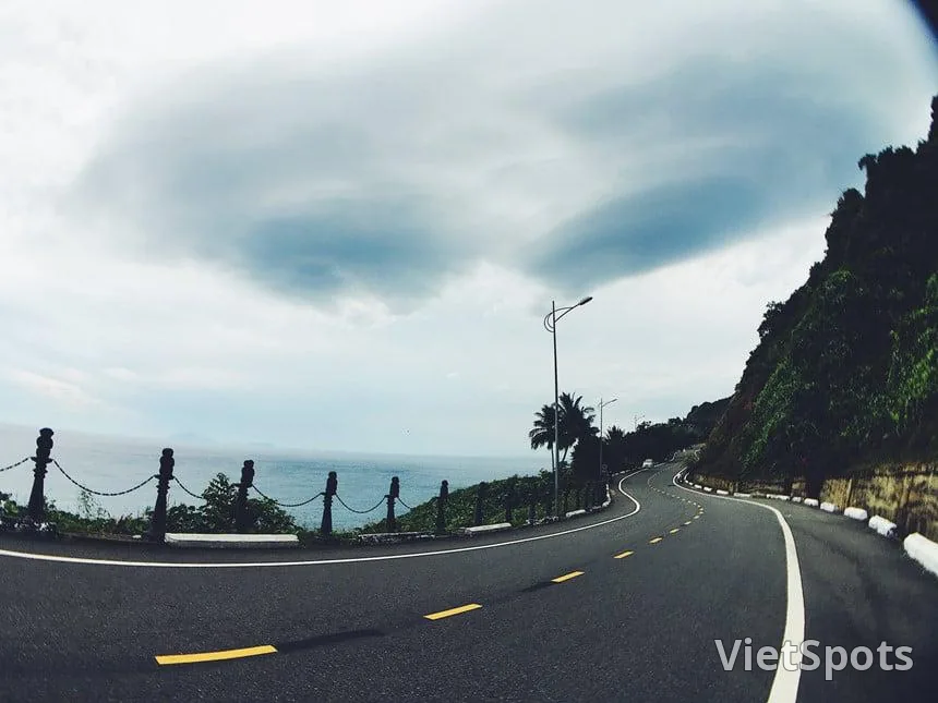 Tien Sa Lighthouse in Da Nang – An ancient lighthouse amid the green forest of Son Tra. Discover a lighthouse more than 100 years old