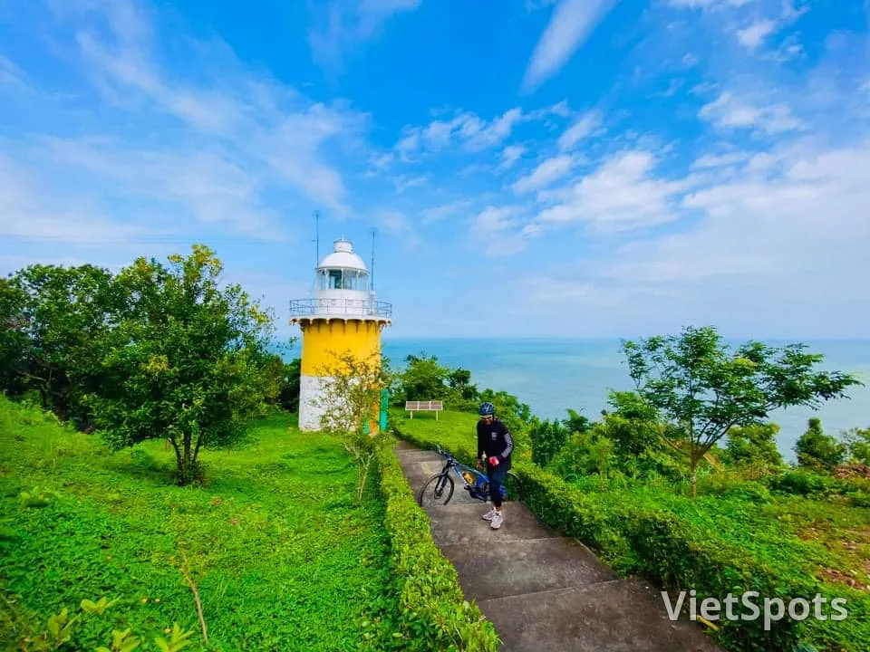 Tien Sa Lighthouse in Da Nang – An ancient lighthouse amid the green forest of Son Tra. Discover a lighthouse more than 100 years old