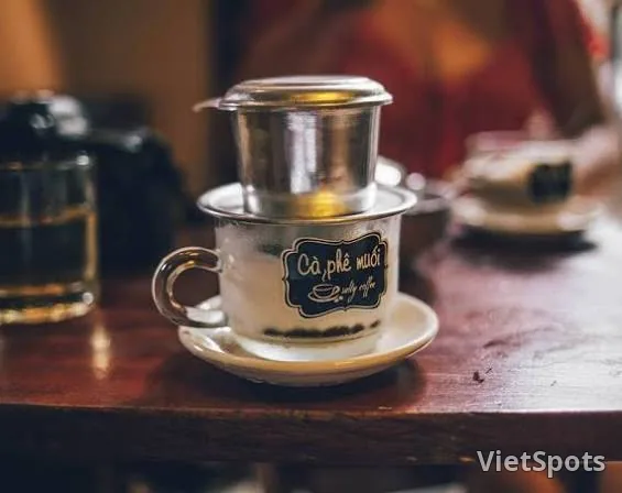 ダナンには、カフェに隠れて鼻歌を口ずさむ季節がある ☕🎧