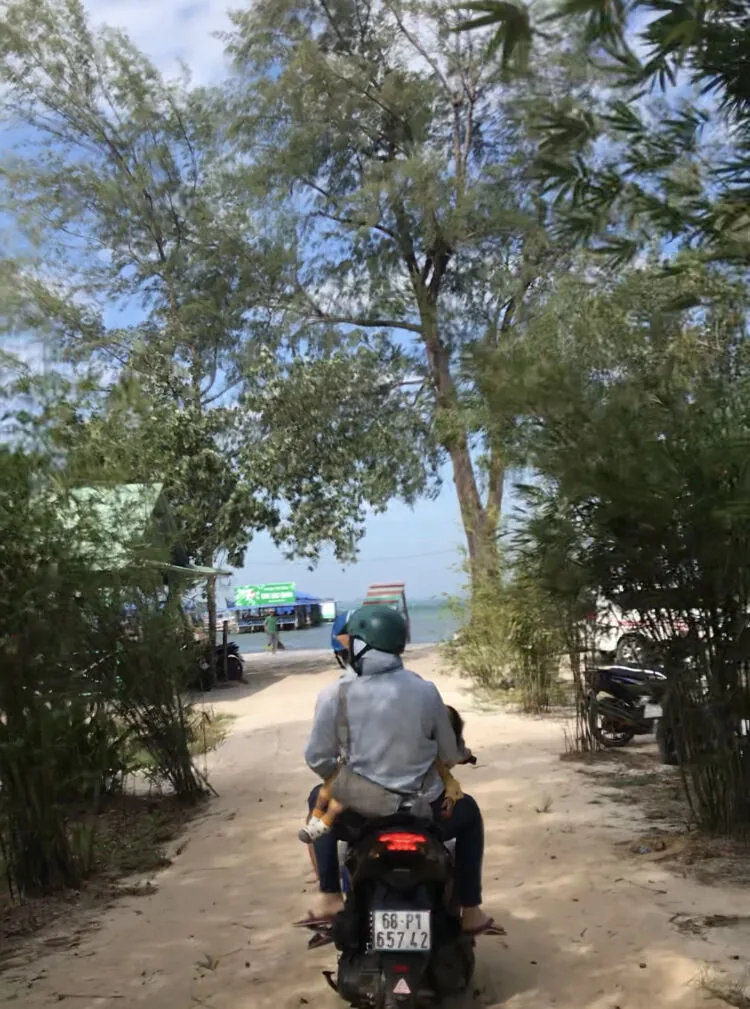 突然開ける海