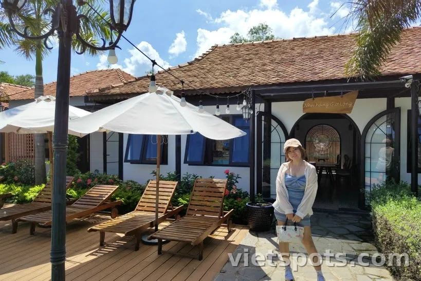 Phát sóng từ Thành phố Hồ Chí Minh. Bí quyết để hai vợ chồng tận hưởng cuộc sống ở Việt Nam và những dự định sắp tới