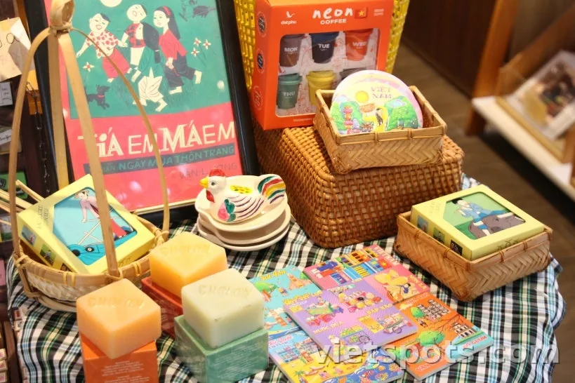 Phát sóng từ Thành phố Hồ Chí Minh. Bí quyết để hai vợ chồng tận hưởng cuộc sống ở Việt Nam và những dự định sắp tới