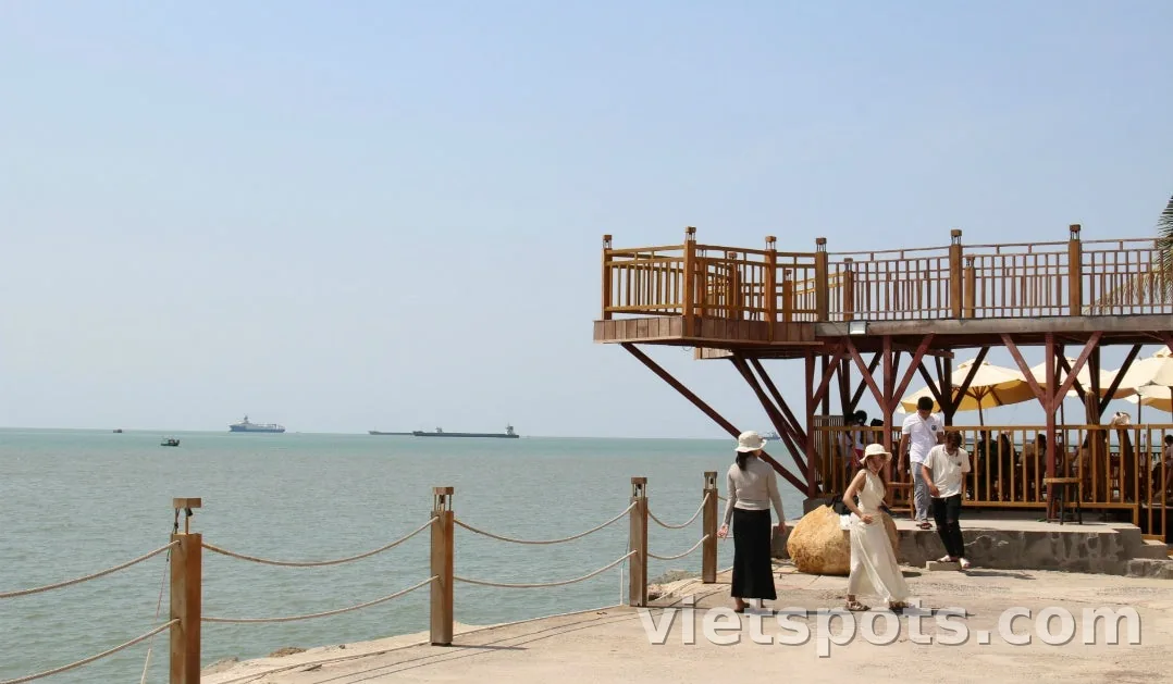 Giới thiệu Vũng Tàu, nơi một gia đình chuyển đến sinh sống ở TP. Hồ Chí Minh, Việt Nam ghé thăm khoảng 5 lần một năm