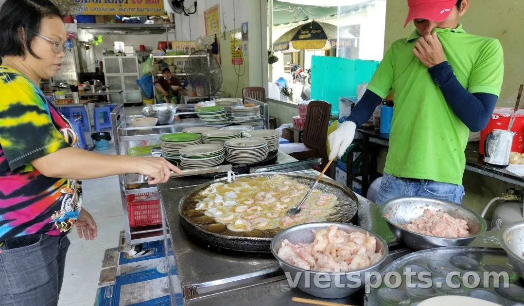 Giới thiệu Vũng Tàu, nơi một gia đình chuyển đến sinh sống ở TP. Hồ Chí Minh, Việt Nam ghé thăm khoảng 5 lần một năm