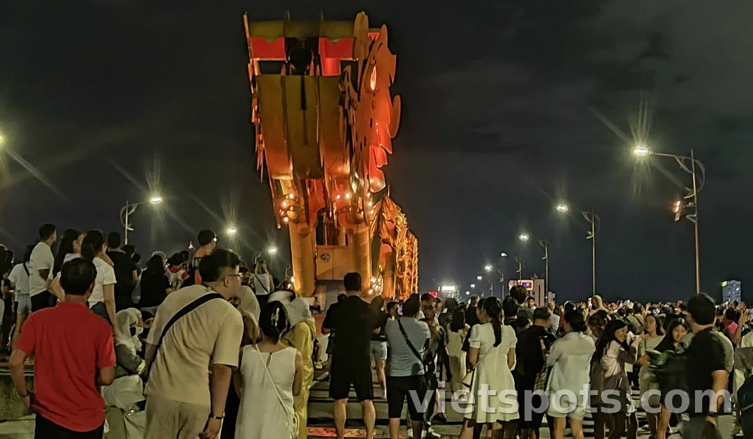 【Nhật ký du lịch Đà Nẵng】Đêm ngày 1: Tận hưởng sự kiện Cầu Rồng & hải sản thỏa thích!
