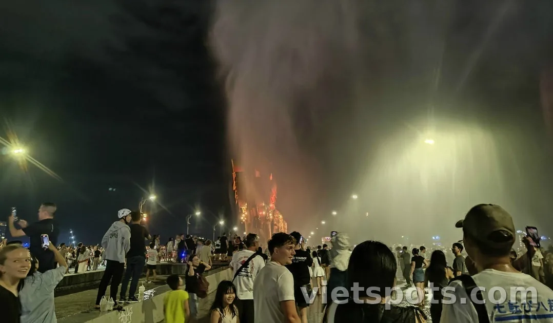 【Nhật ký du lịch Đà Nẵng】Đêm ngày 1: Tận hưởng sự kiện Cầu Rồng & hải sản thỏa thích!