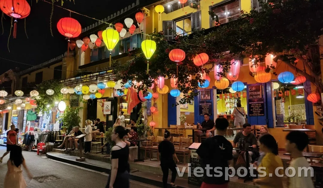 [Nhật ký du lịch Đà Nẵng] Đêm ngày thứ 2: Dạo bước phố cổ Hội An! Ngồi thuyền thả đèn hoa đăng