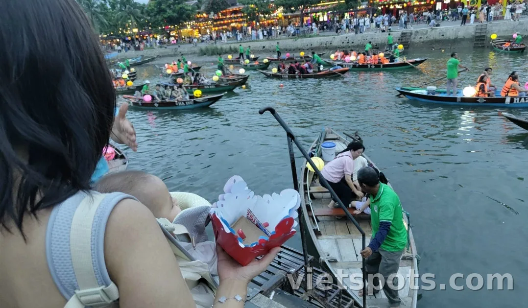 [Nhật ký du lịch Đà Nẵng] Đêm ngày thứ 2: Dạo bước phố cổ Hội An! Ngồi thuyền thả đèn hoa đăng