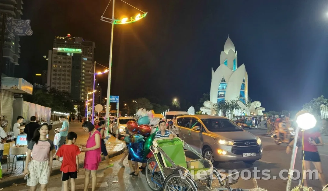 [Nhật ký du lịch Nha Trang] Đêm ngày thứ 2: Tản bộ tùy hứng trong thành phố về đêm