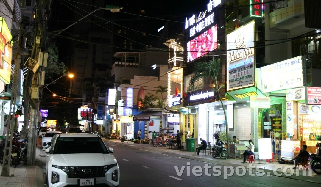 [Nhật ký du lịch Nha Trang] Đêm ngày thứ 2: Tản bộ tùy hứng trong thành phố về đêm