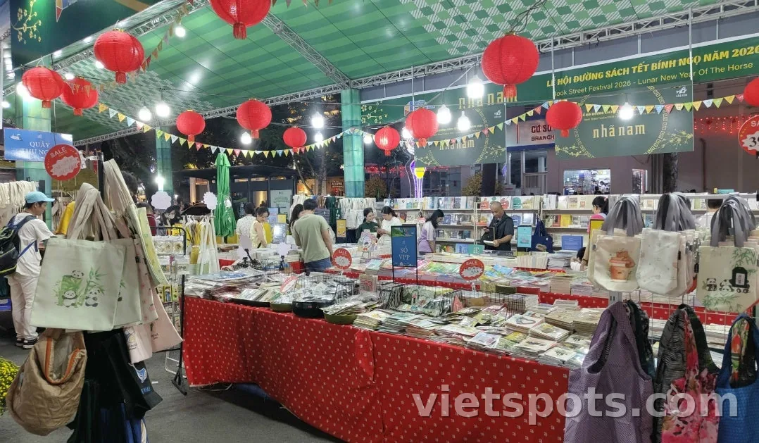 Dạo bước Sài Gòn dịp Tết Nguyên Đán Việt Nam 2026! Trải nghiệm địa phương