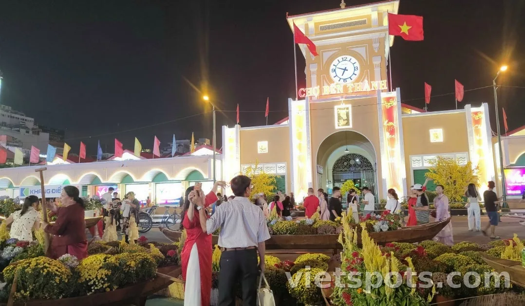 Dạo bước Sài Gòn dịp Tết Nguyên Đán Việt Nam 2026! Trải nghiệm địa phương