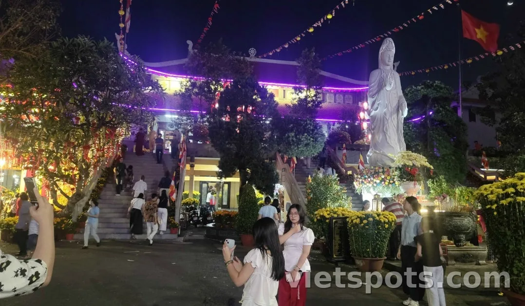 Dạo bước Sài Gòn dịp Tết Nguyên Đán Việt Nam 2026! Trải nghiệm địa phương