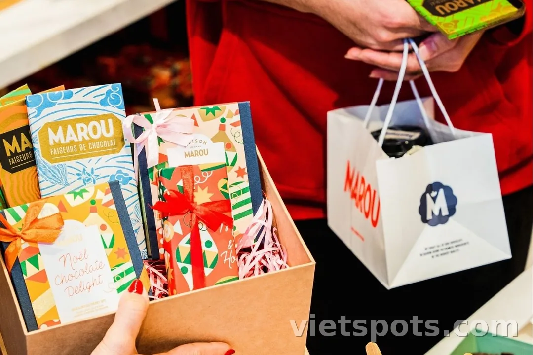 Quà lưu niệm Việt Nam tặng các mẹ bạn bè. Nên mua gì và không nên mua gì