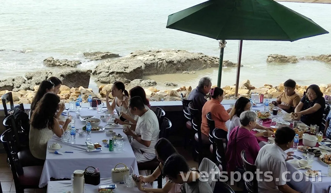 Vũng Tàu cách Hồ Chí Minh 2 tiếng đồng hồ. Cách tận hưởng kiểu địa phương quen thuộc của riêng tôi