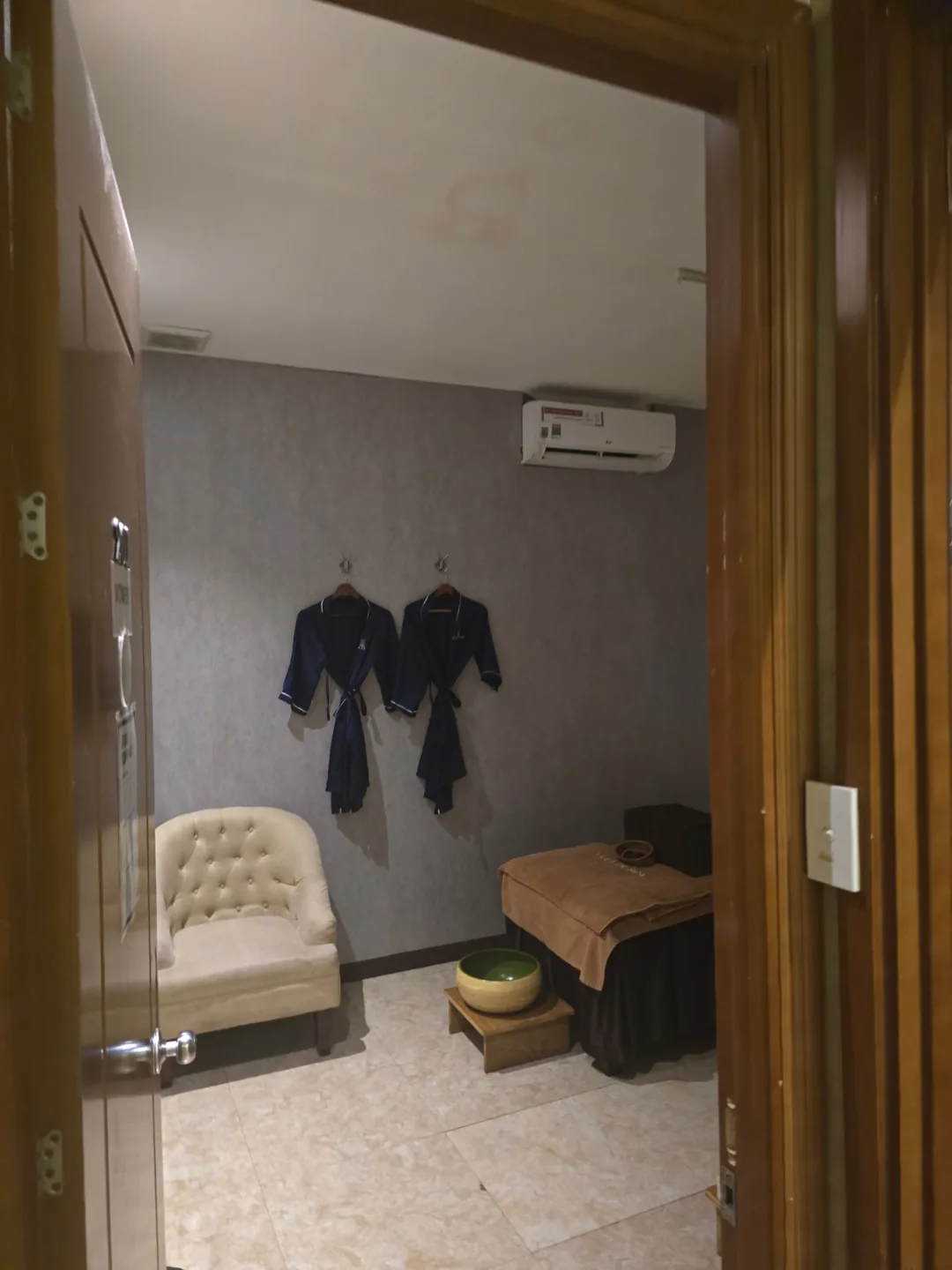 Chuyến du lịch Đà Nẵng cùng bố mẹ ngoài 80 tuổi — Villade Spa 🐧
