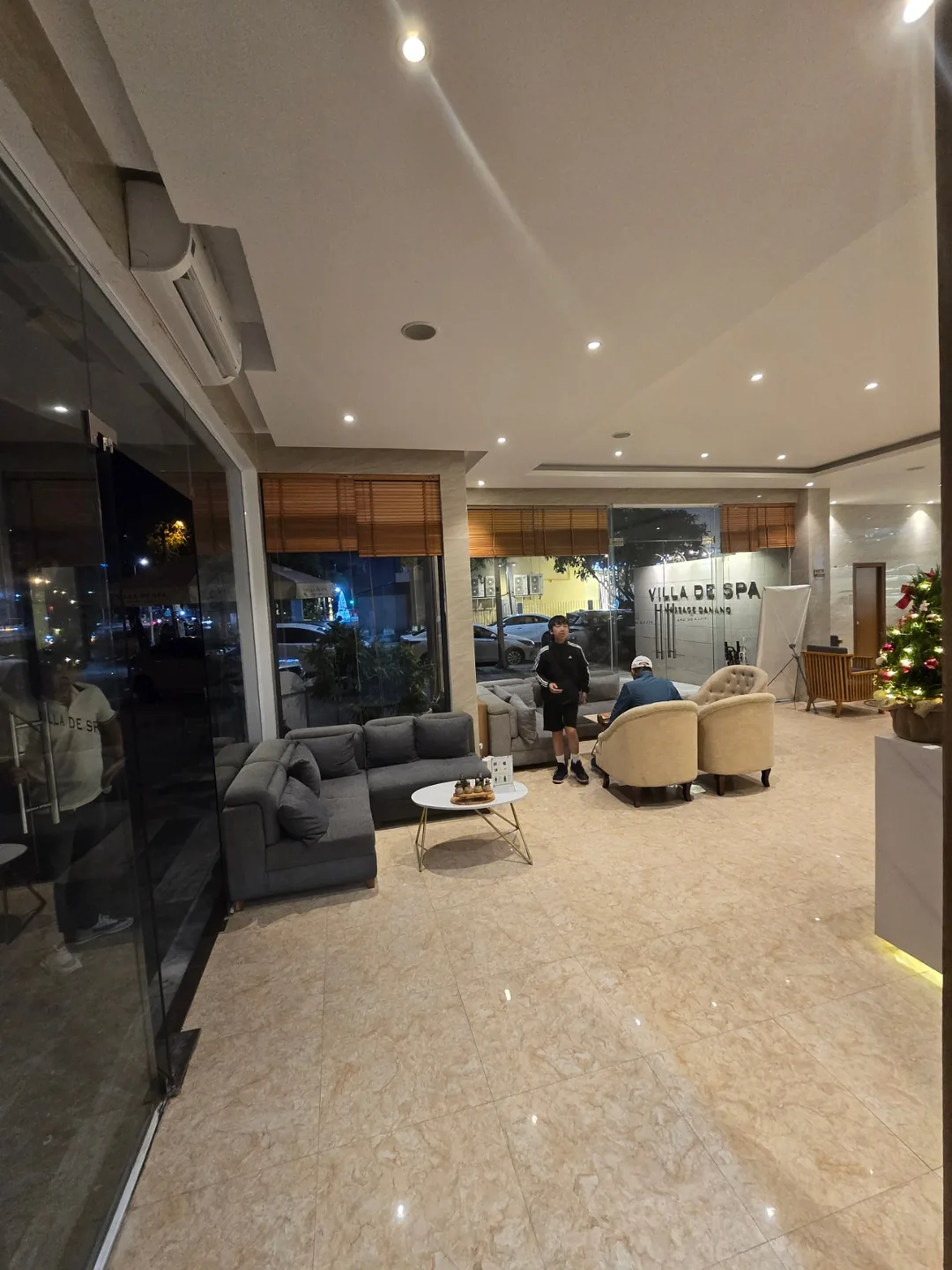Chuyến du lịch Đà Nẵng cùng bố mẹ ngoài 80 tuổi — Villade Spa 🐧