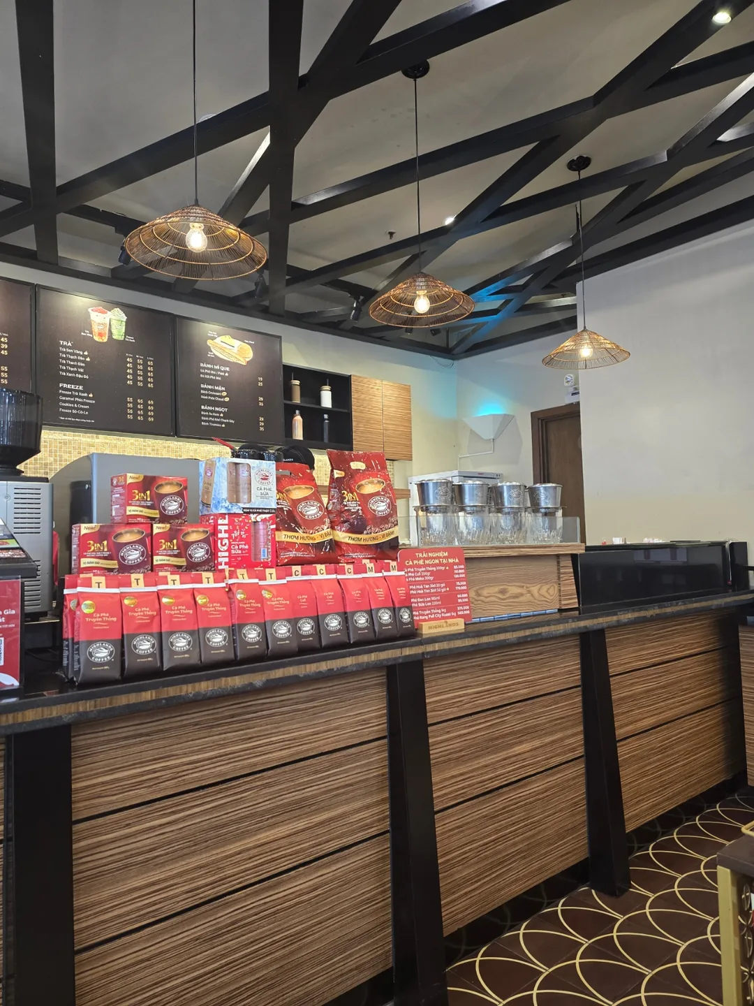 🐧🐧>>🇻🇳 Đánh giá ngày 4 (Đánh giá chuyến du lịch cùng bố mẹ ở độ tuổi 80) 54 Highland Coffee~ và thuê xe 12 tiếng kết thúc!
