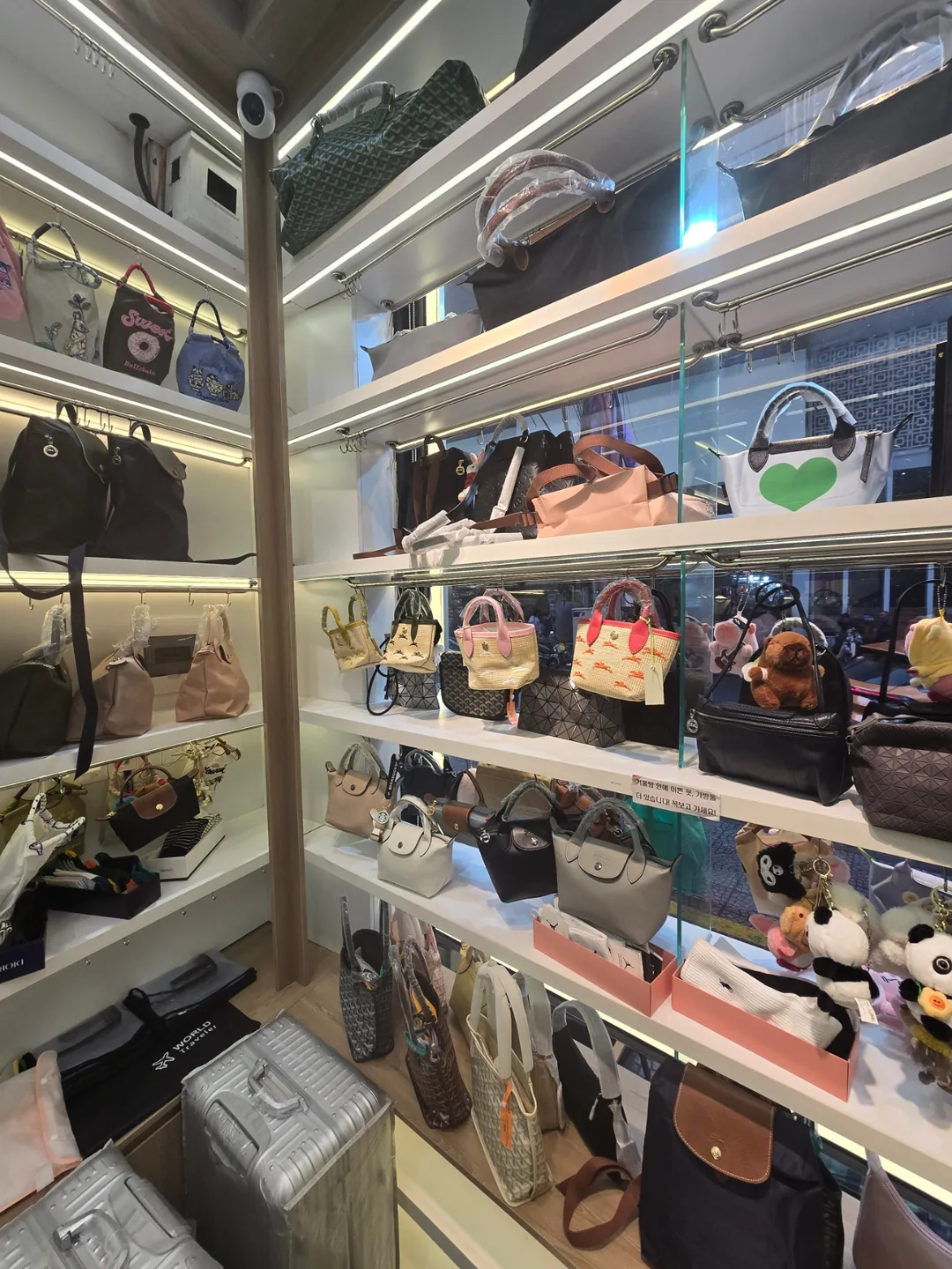 🐧🐧>>🇻🇳 Review chuyến đi lần 4 (Review du lịch cùng bố mẹ ở độ tuổi 80) 61 Mirror shop cạnh chợ Hàn~Mua sắm~