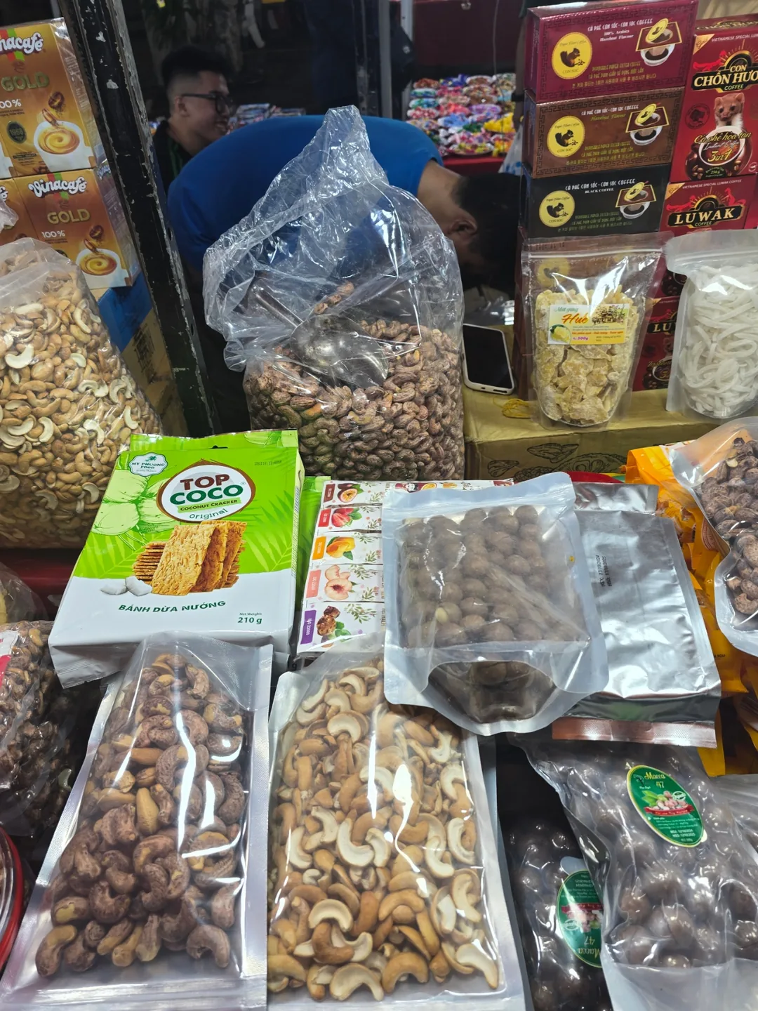 🐧🐧>>🇻🇳 Đánh giá phòng số 4 (Đánh giá chuyến du lịch cùng bố mẹ ở độ tuổi 80) 63 Mua sắm chợ đêm Sen Cha~