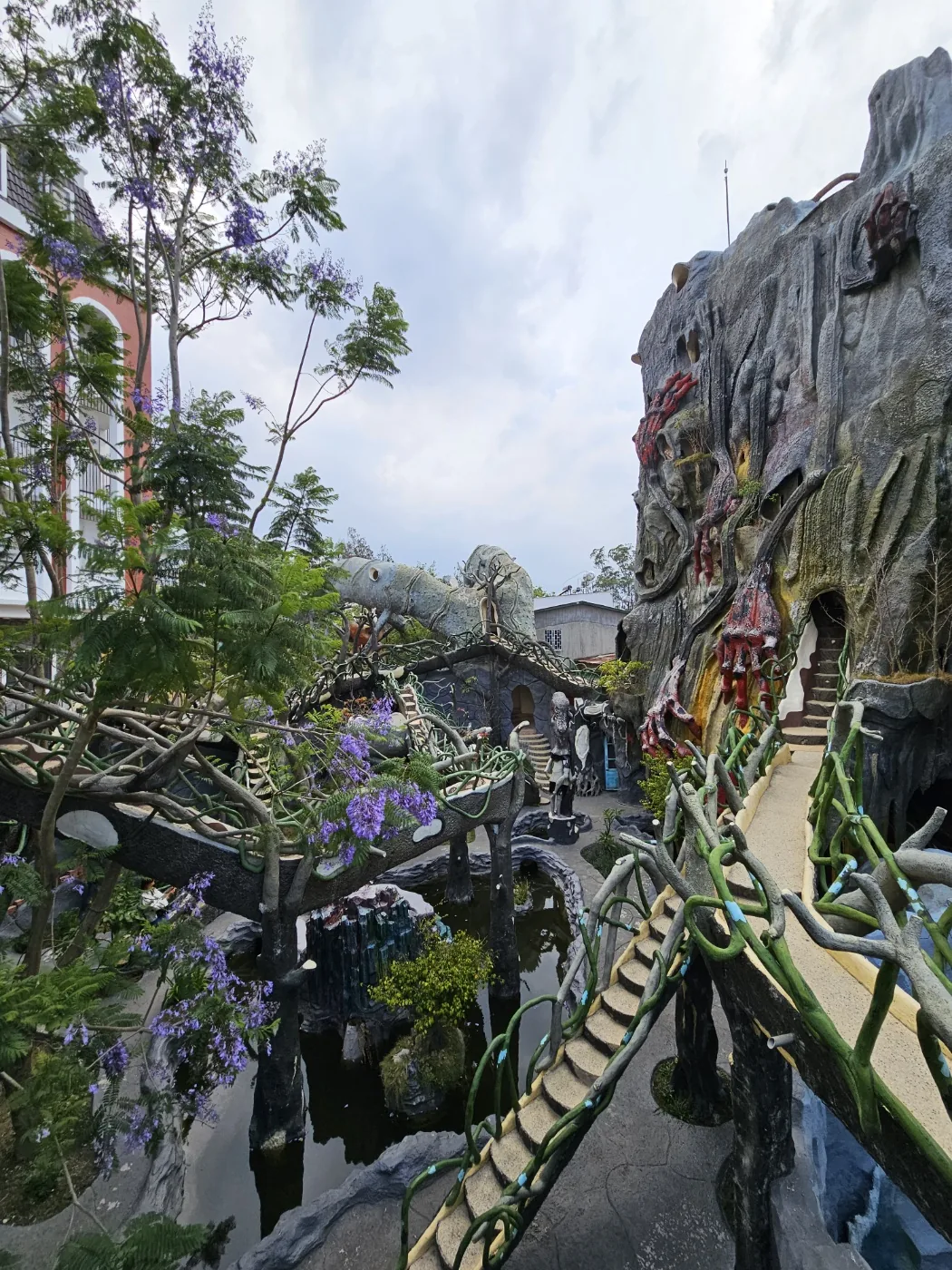 🐸🐸>> Biệt thự Hằng Nga Đà Lạt (Crazy House)