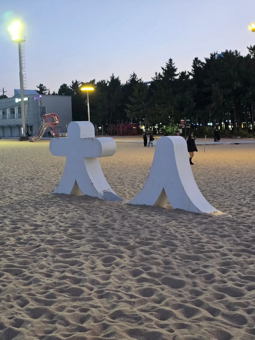 🐸🐸>> Chơi ở bãi biển Sokcho (Lớn 大 Người 人)